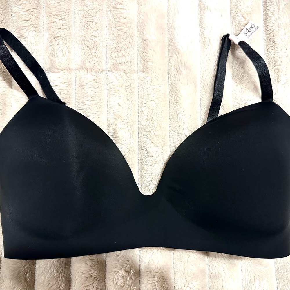 Victoria's Secret Lightly Lined  Black Bra 34DD NWT